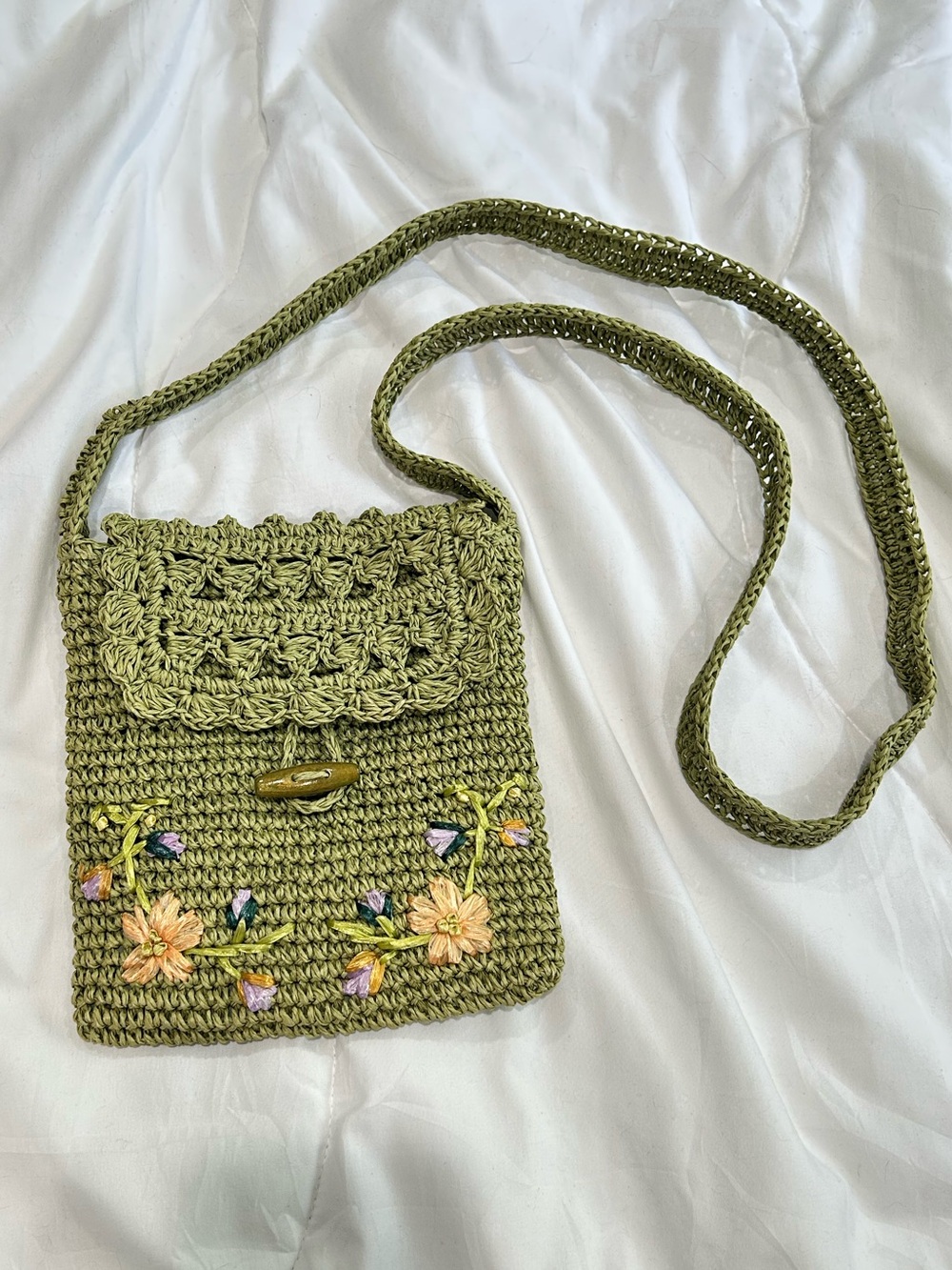 Green Crochet Crossbody Bag with Floral Embroidery